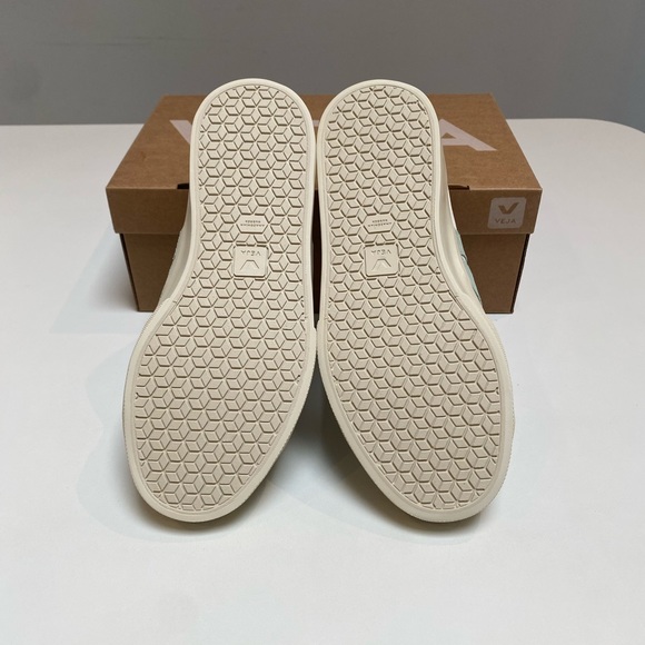 Veja Campo Sneaker Extra White/Matcha Suede size 38EU/7US New in Box - Picture 8 of 8